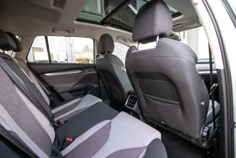 Vehicle Image 9