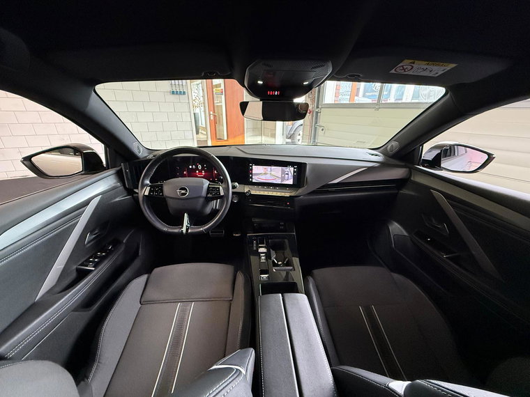 Vehicle Image 25