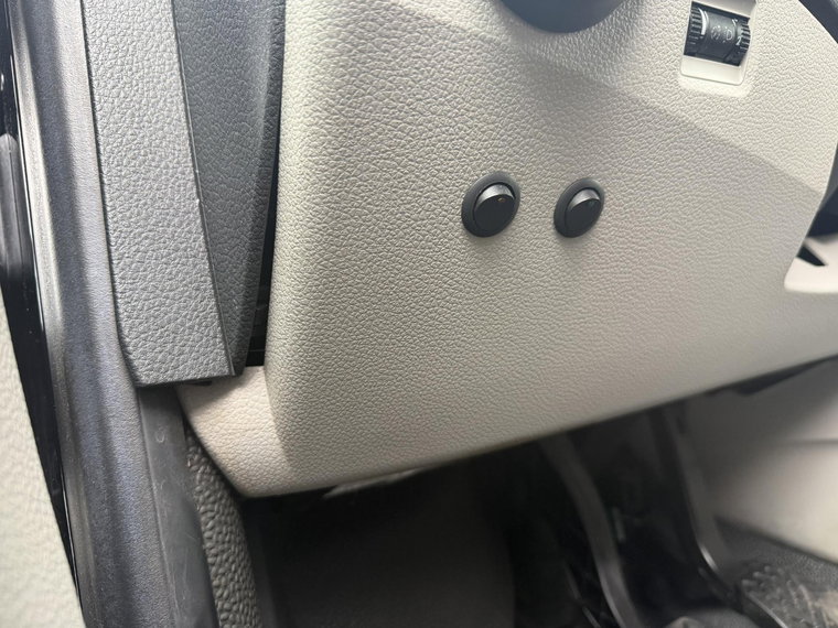 Vehicle Image 33