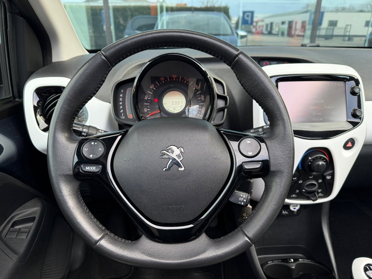 Vehicle Image 16