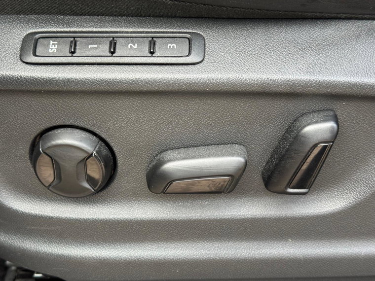 Vehicle Image 26