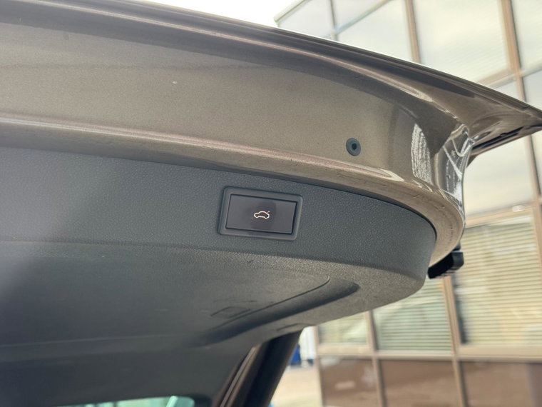 Vehicle Image 38