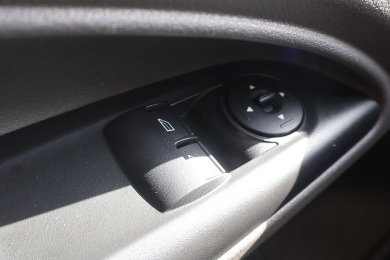 Vehicle Image 32
