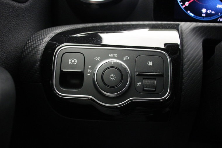Vehicle Image 29