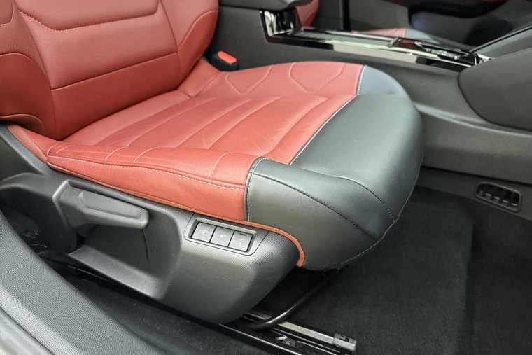 Vehicle Image 14