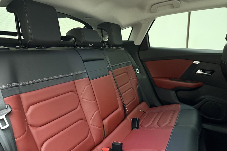 Vehicle Image 15