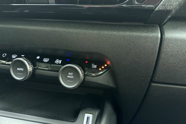 Vehicle Image 33