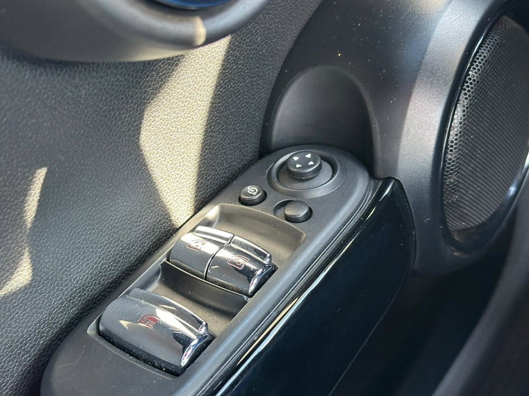Vehicle Image 34