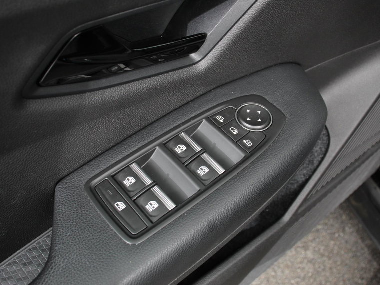 Vehicle Image 25