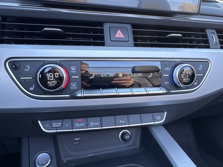 Vehicle Image 28