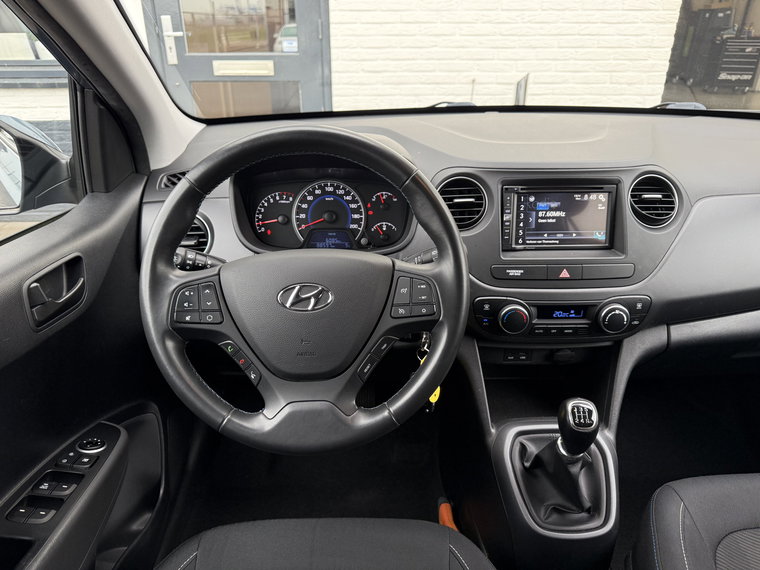 Vehicle Image 12
