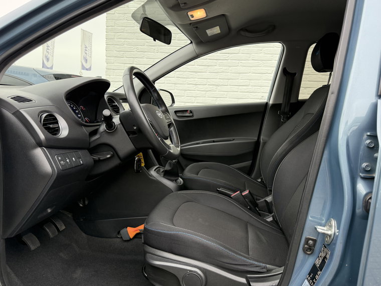 Vehicle Image 25