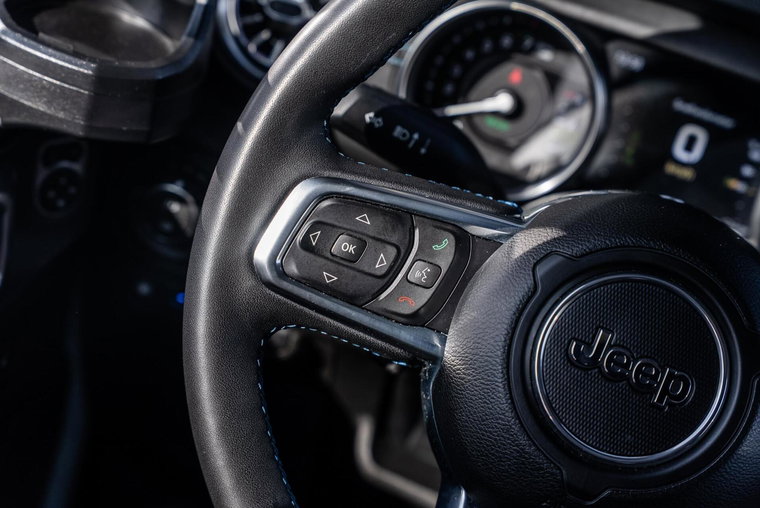 Vehicle Image 25