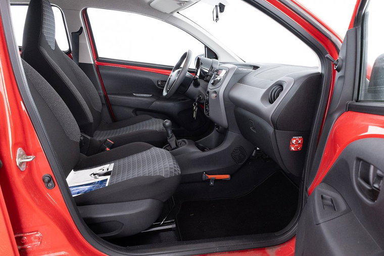 Vehicle Image 6