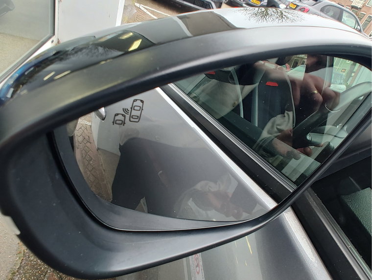 Vehicle Image 32