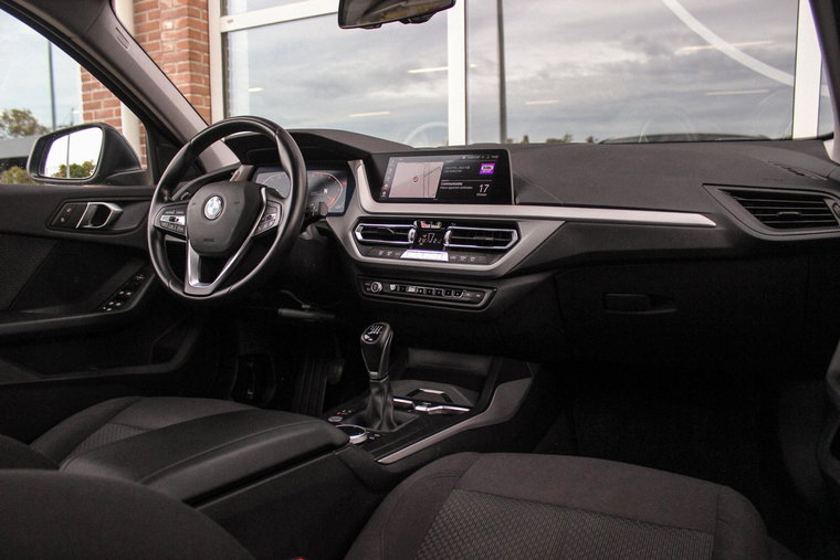 Vehicle Image 12