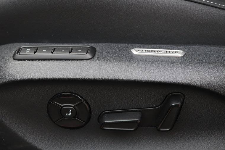 Vehicle Image 28
