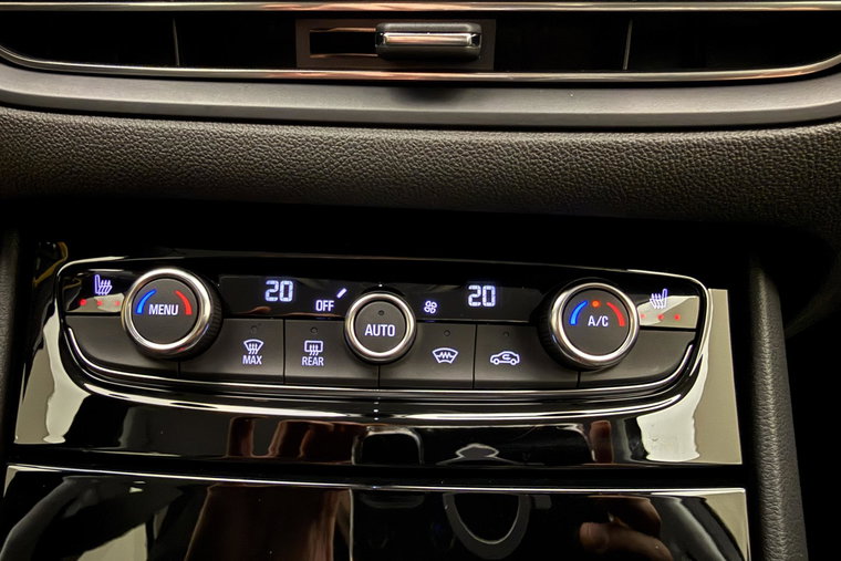 Vehicle Image 25