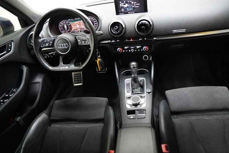 Vehicle Image 32