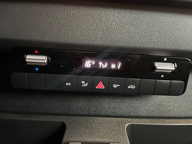 Vehicle Image 27