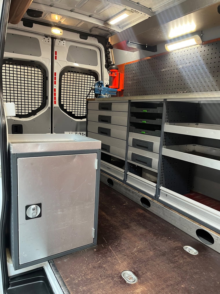 Vehicle Image 35