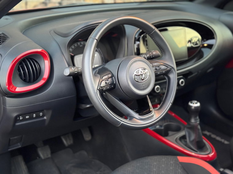 Vehicle Image 12