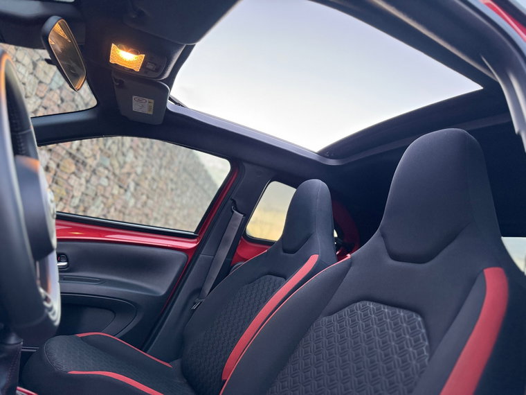 Vehicle Image 14