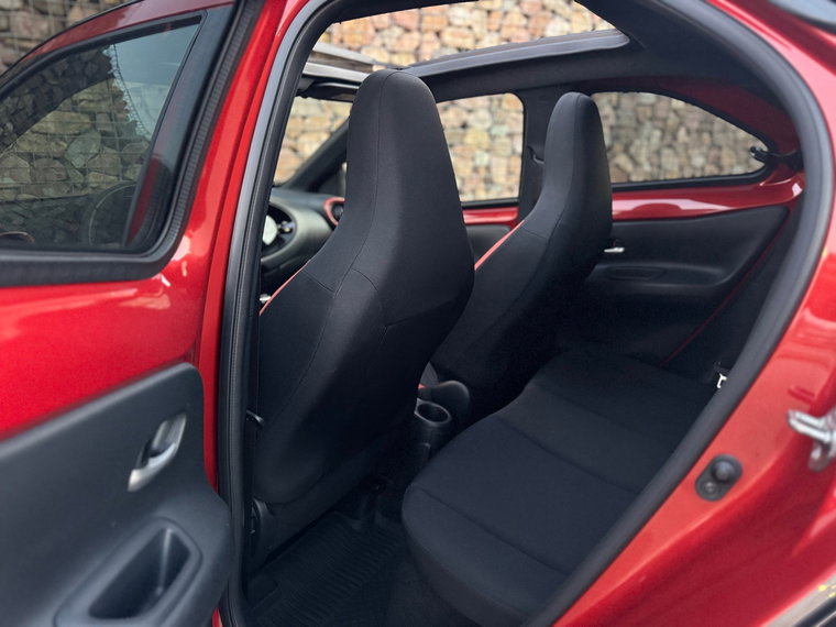 Vehicle Image 15