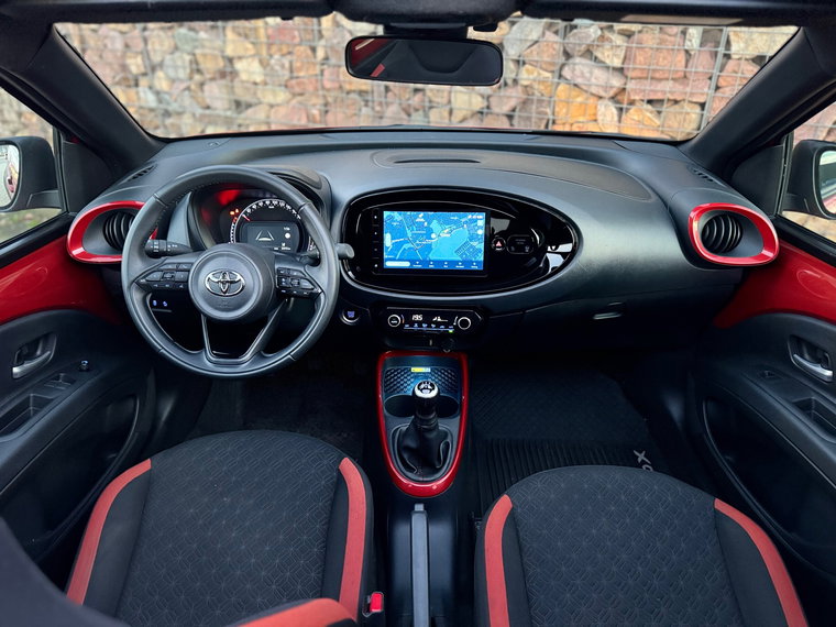 Vehicle Image 16