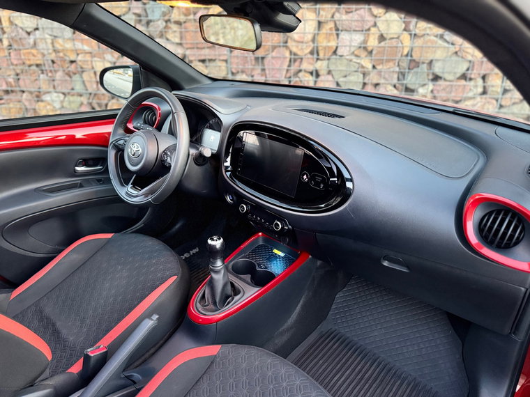 Vehicle Image 11