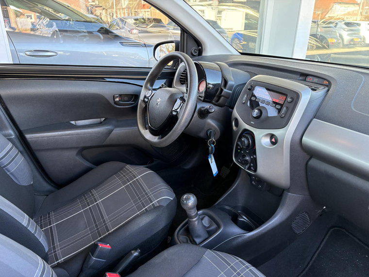Vehicle Image 12