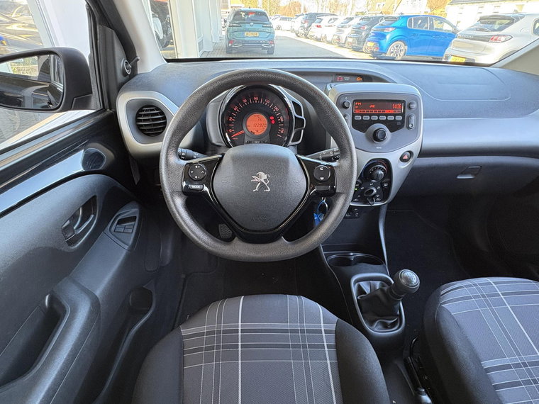 Vehicle Image 14