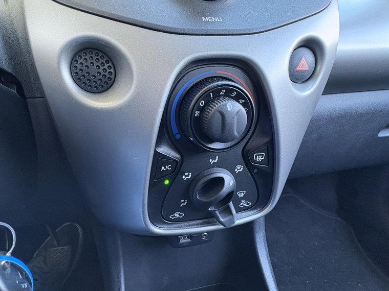 Vehicle Image 16
