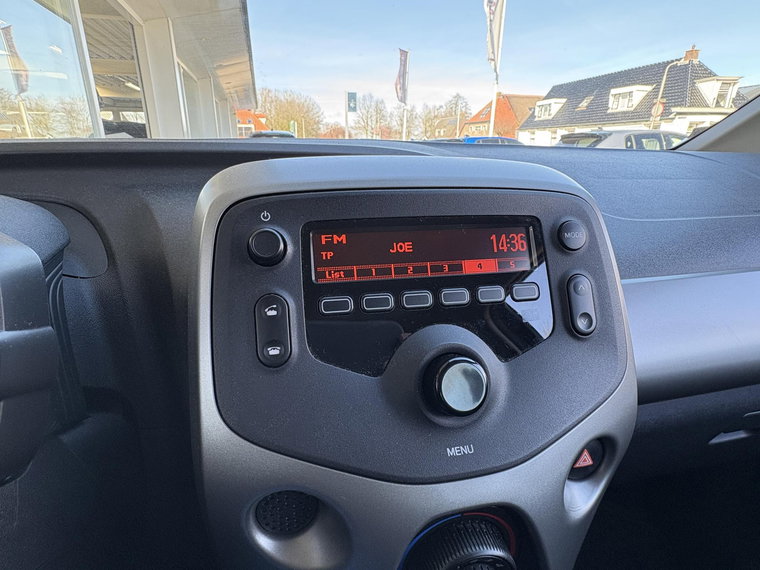 Vehicle Image 17