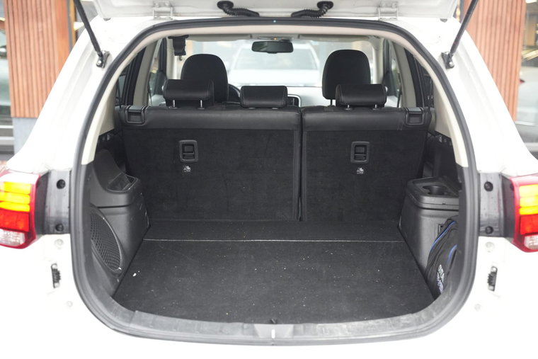 Vehicle Image 16