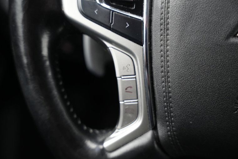 Vehicle Image 25