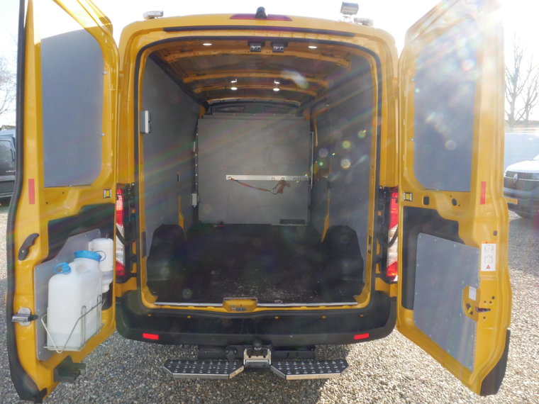 Vehicle Image 10