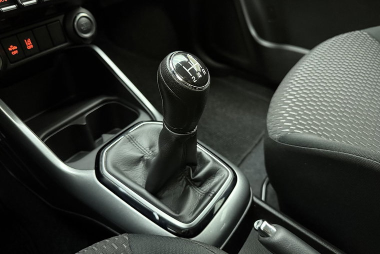 Vehicle Image 25