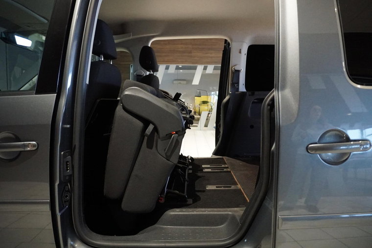 Vehicle Image 18