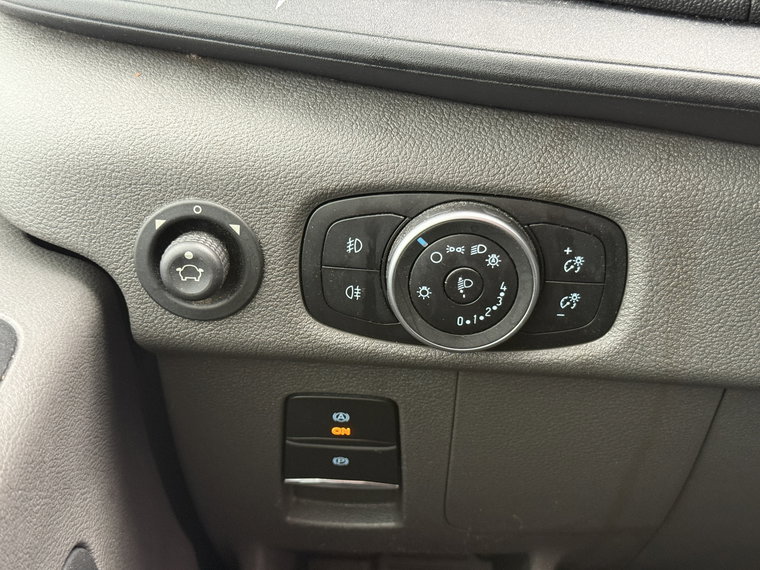Vehicle Image 32