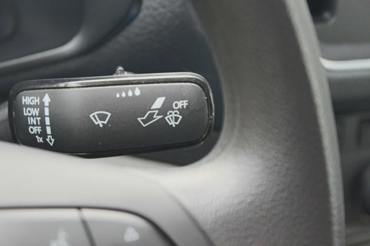 Vehicle Image 25
