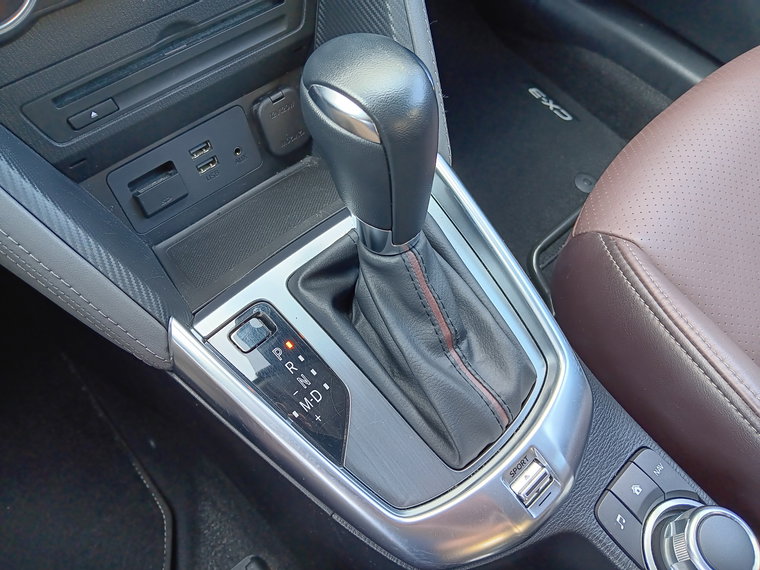Vehicle Image 25