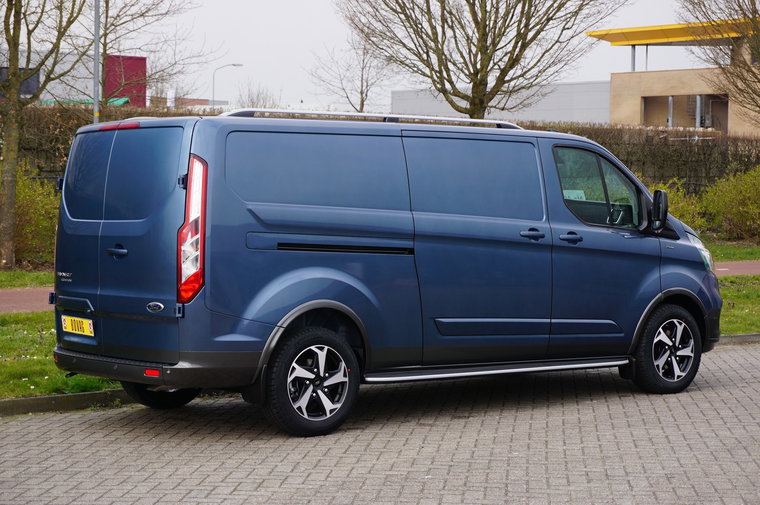 Vehicle Image 4