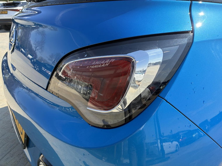 Vehicle Image 32