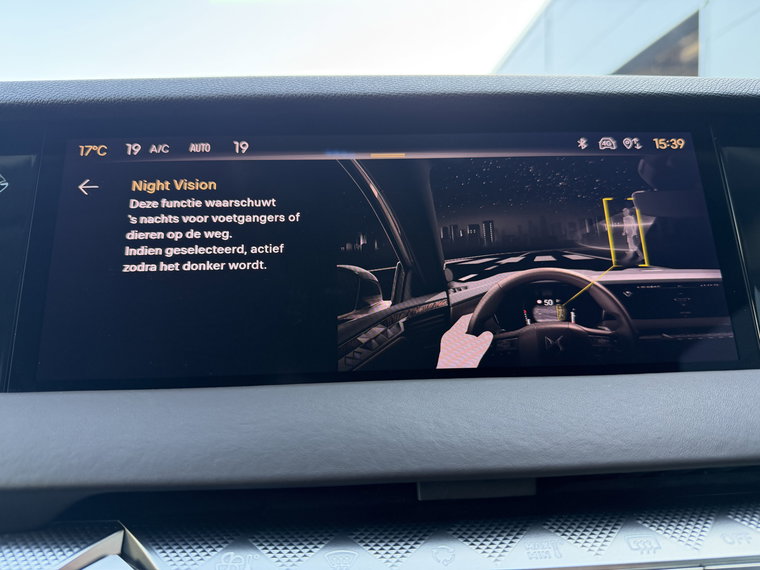 Vehicle Image 38