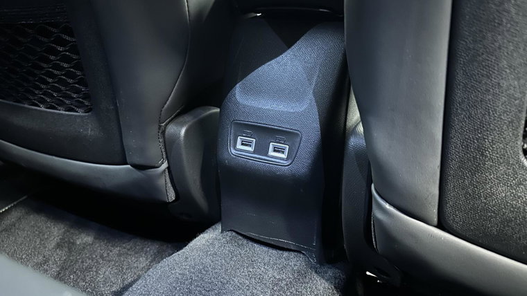 Vehicle Image 25
