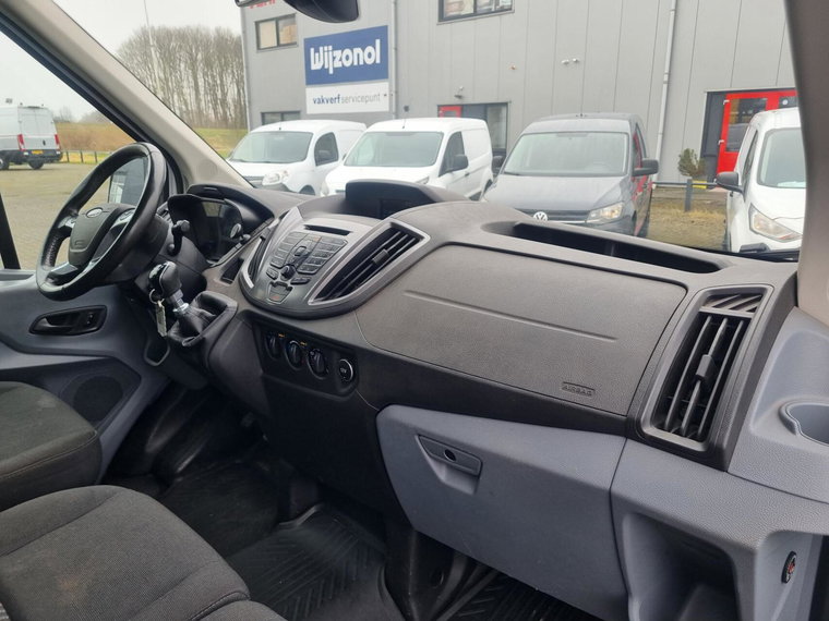 Vehicle Image 29