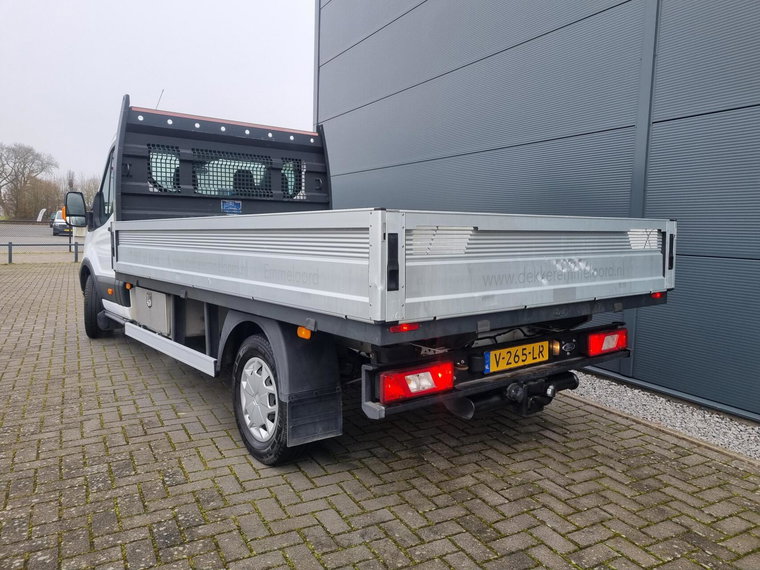 Vehicle Image 32