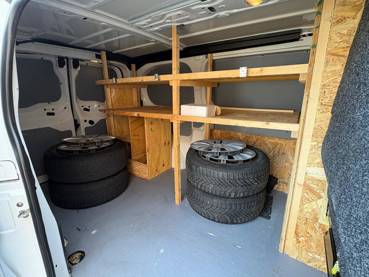 Vehicle Image 32