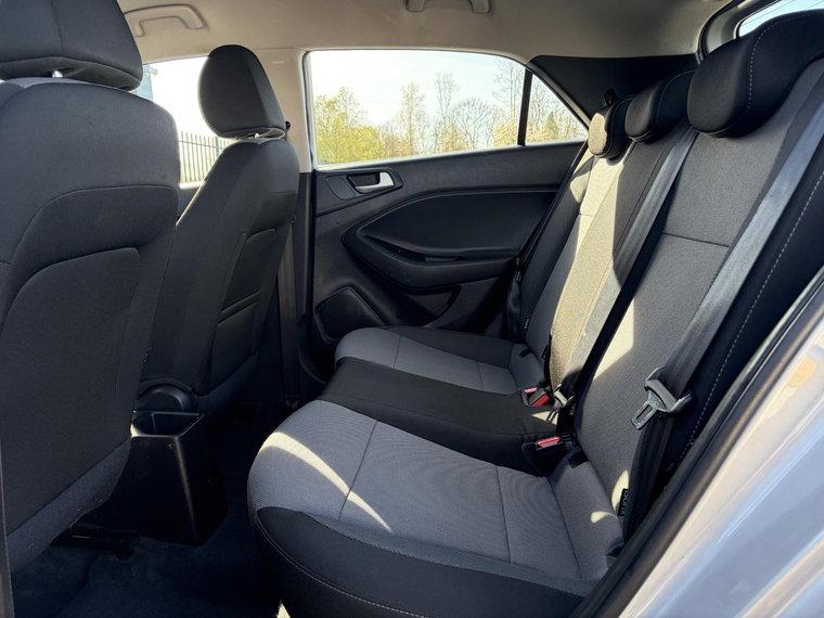 Vehicle Image 12